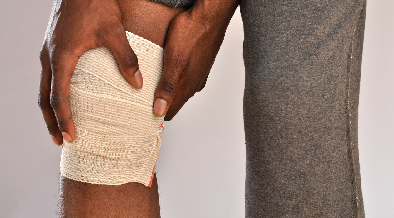 A man suffering from knee pain